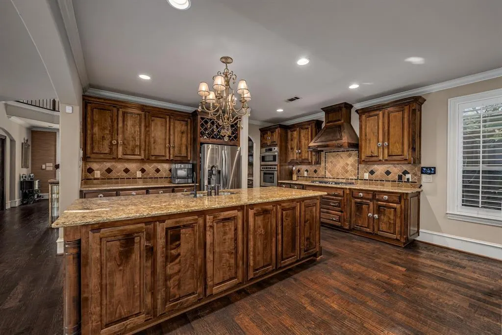 6111 Palo Pinto Avenue