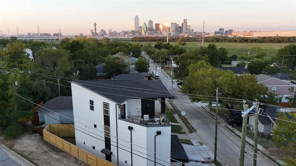 325 N Moore