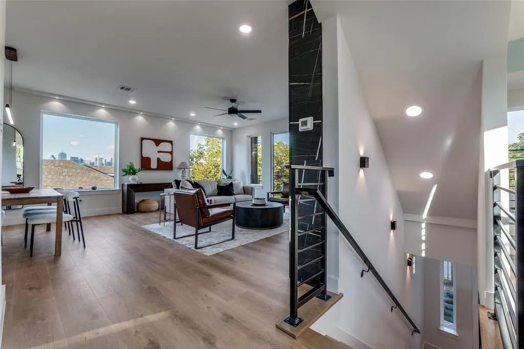 325 N Moore