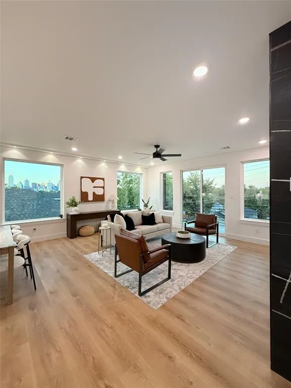 325 N Moore