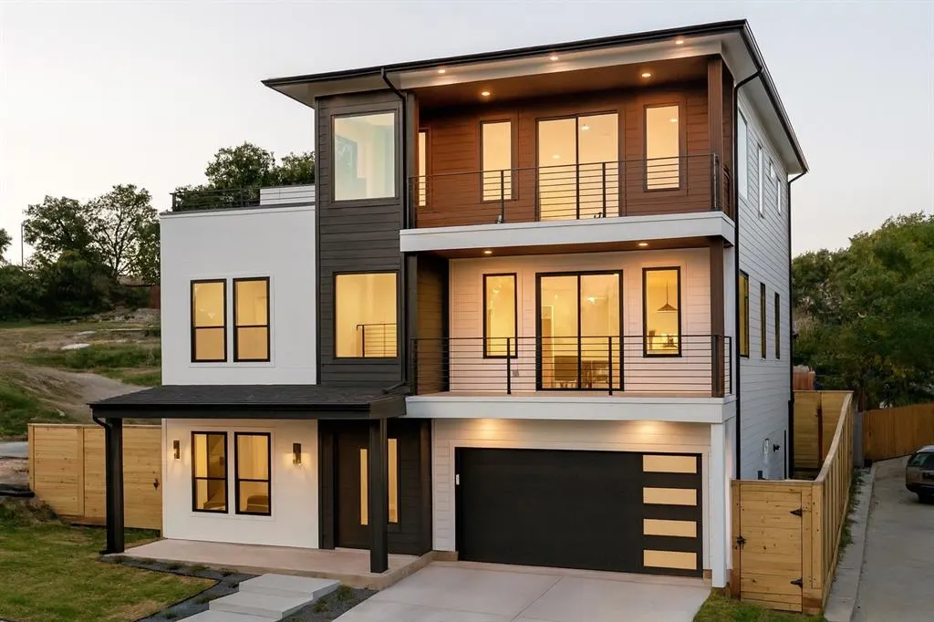 325 N Moore