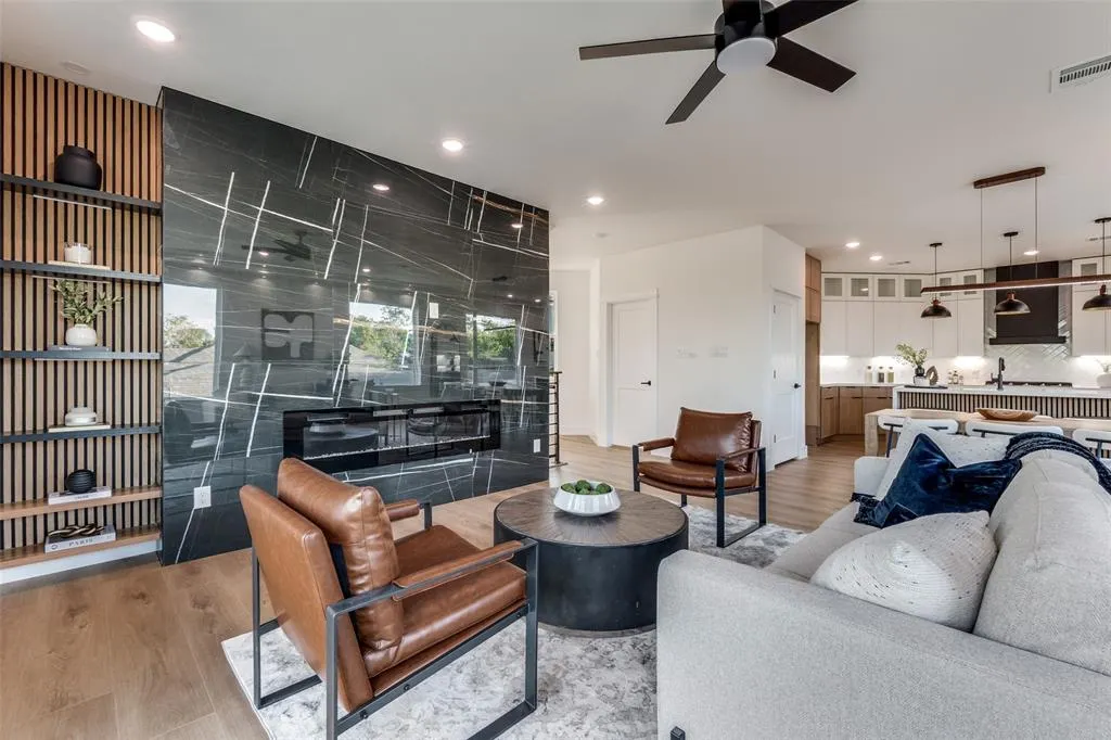 325 N Moore
