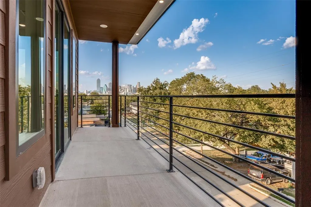 325 N Moore