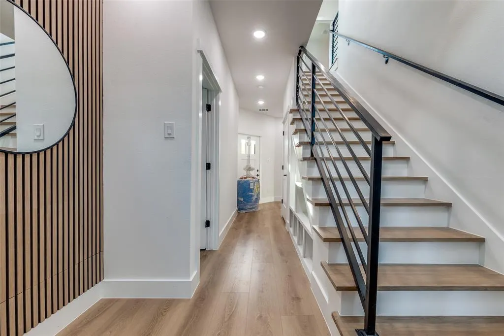 325 N Moore