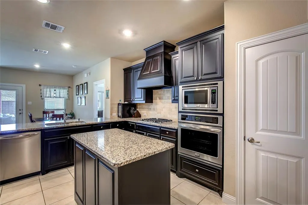 945 Bluebird Way