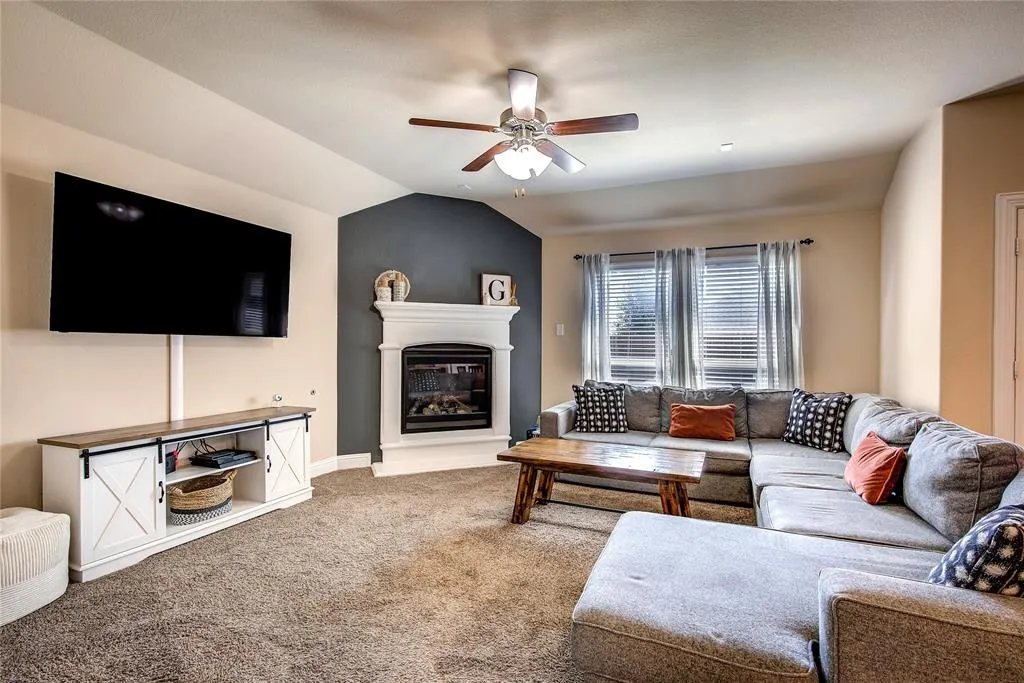 945 Bluebird Way