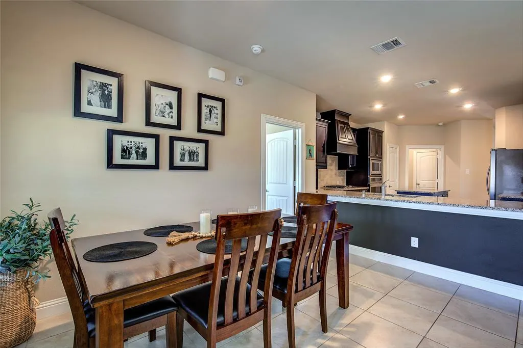 945 Bluebird Way