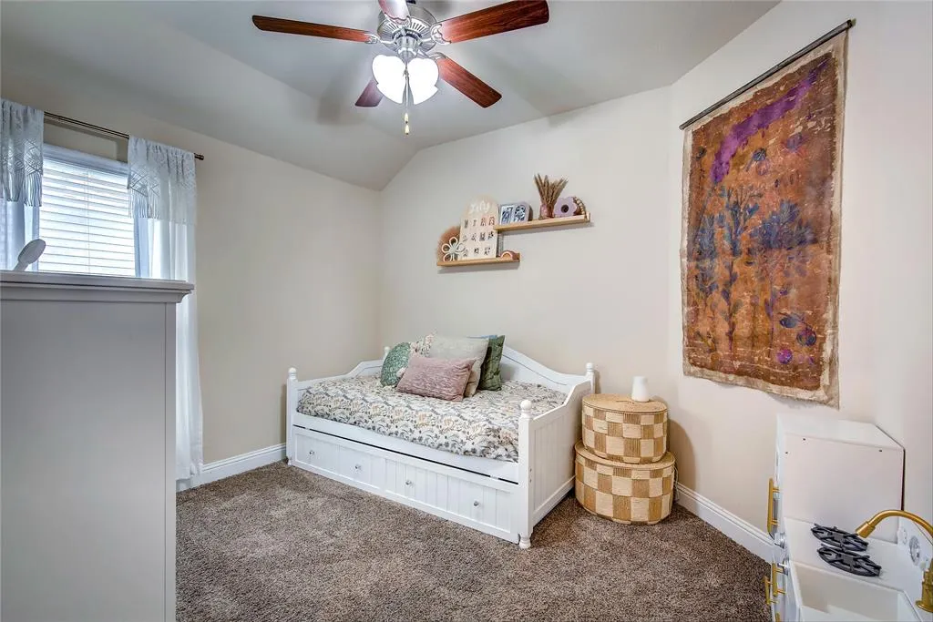 945 Bluebird Way