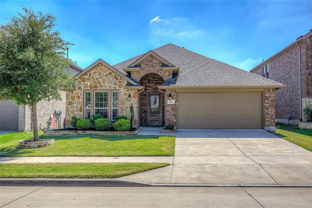 945 Bluebird Way