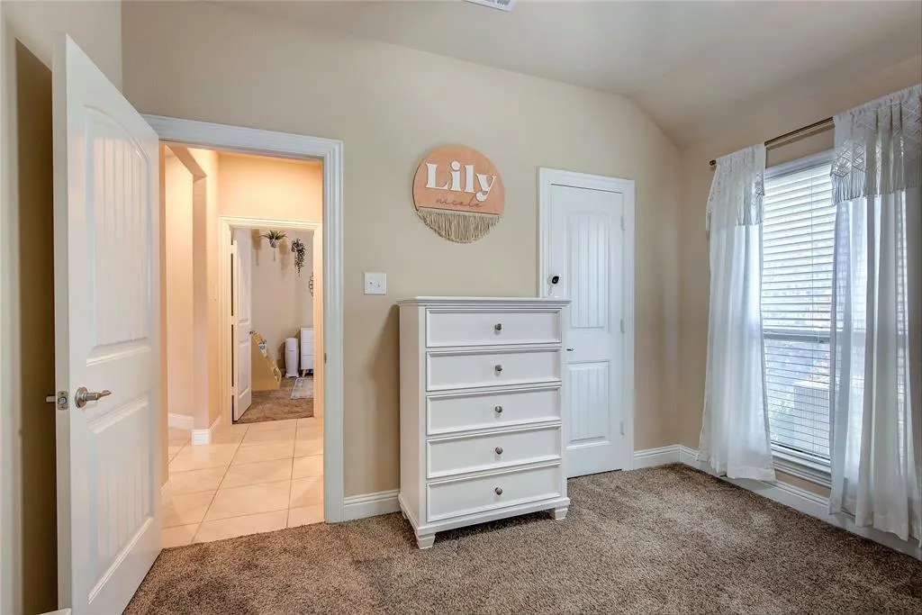 945 Bluebird Way