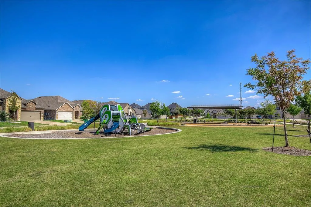 945 Bluebird Way