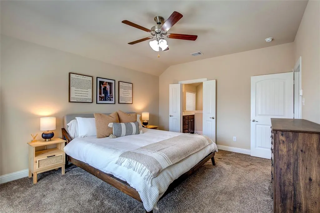 945 Bluebird Way