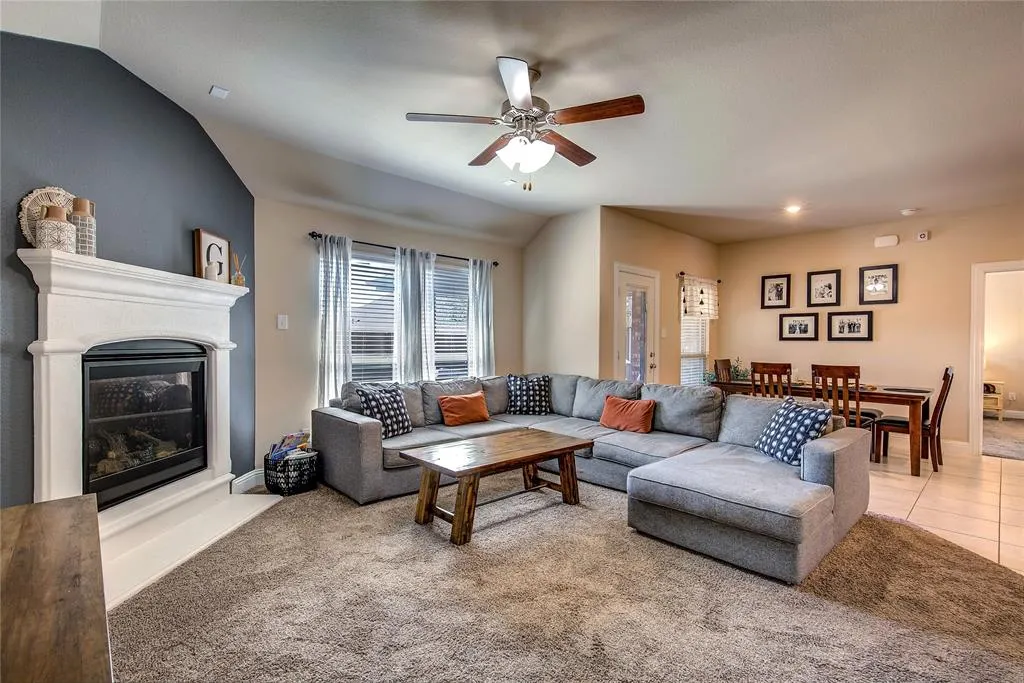 945 Bluebird Way