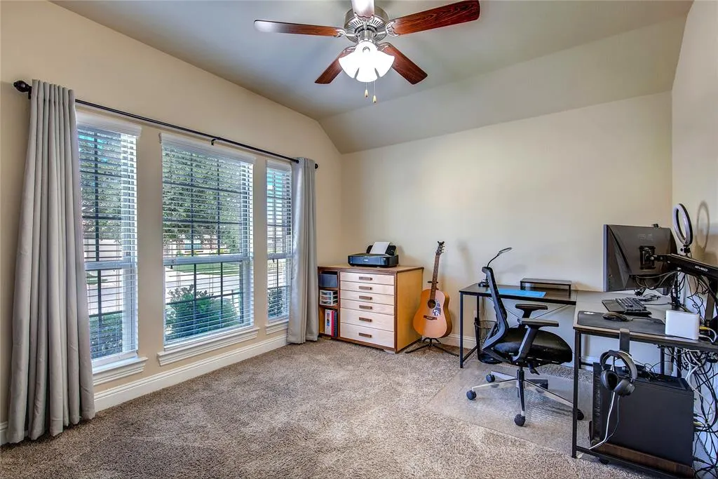 945 Bluebird Way
