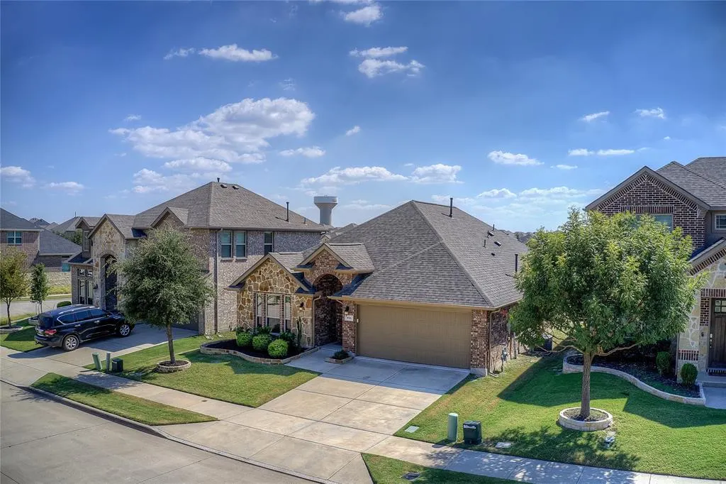 945 Bluebird Way