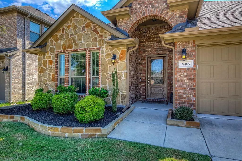 945 Bluebird Way