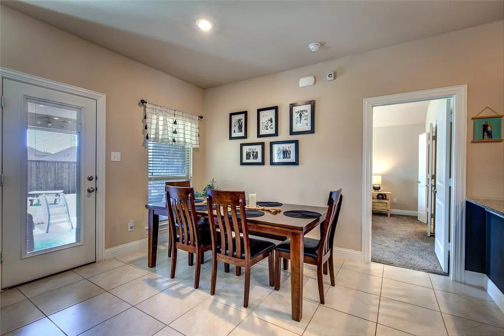 945 Bluebird Way