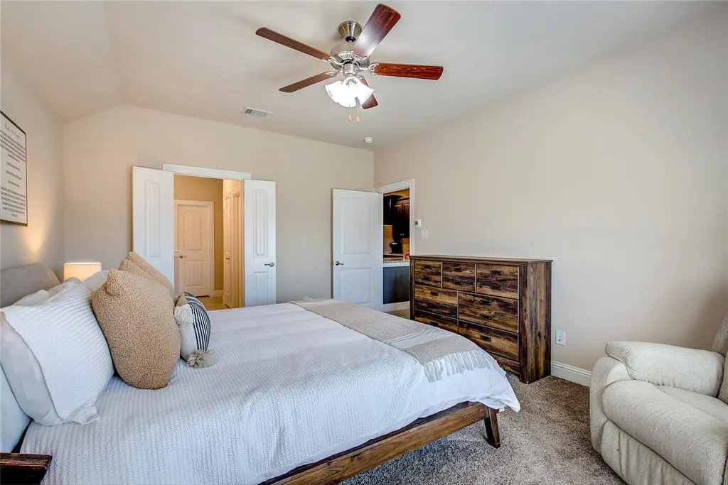 945 Bluebird Way