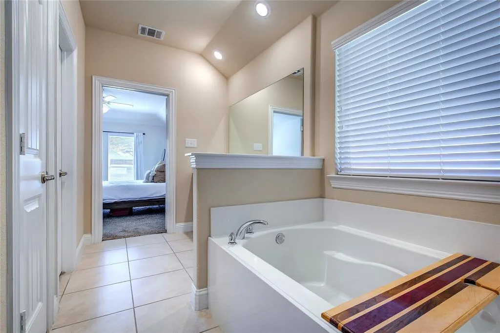 945 Bluebird Way