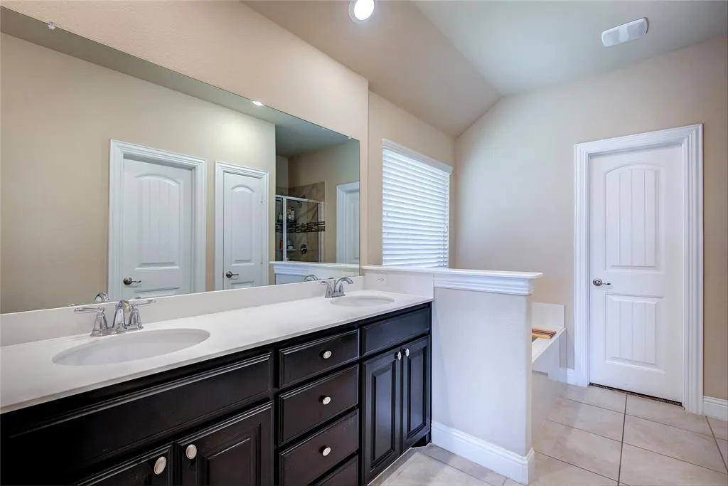 945 Bluebird Way