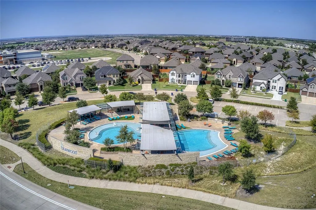 945 Bluebird Way