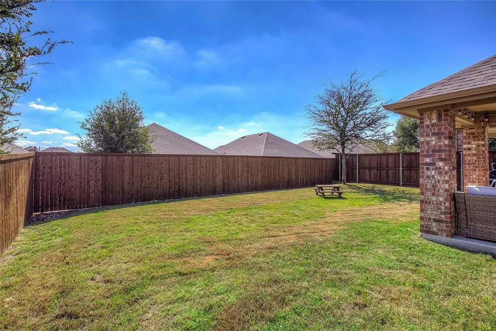 945 Bluebird Way