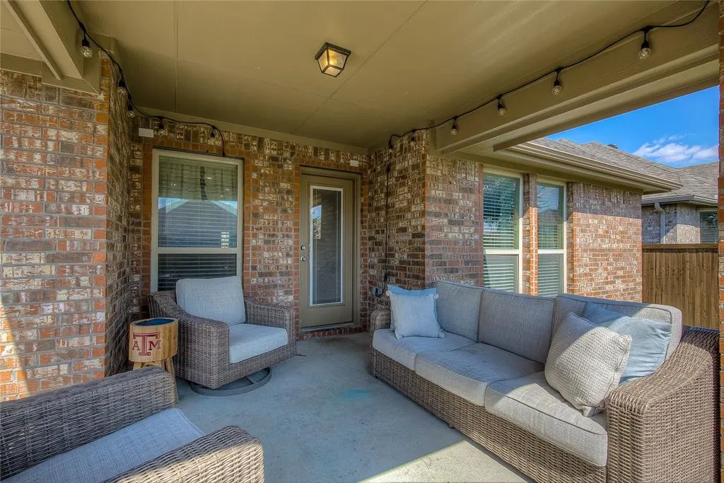 945 Bluebird Way