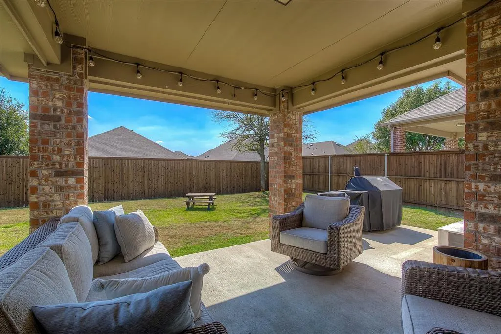 945 Bluebird Way