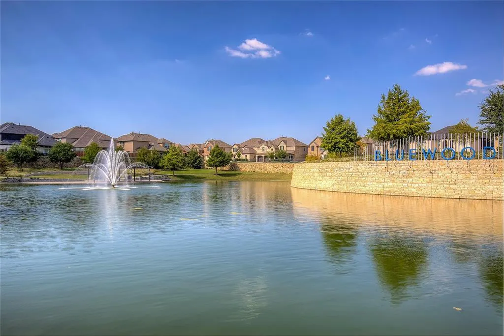 945 Bluebird Way