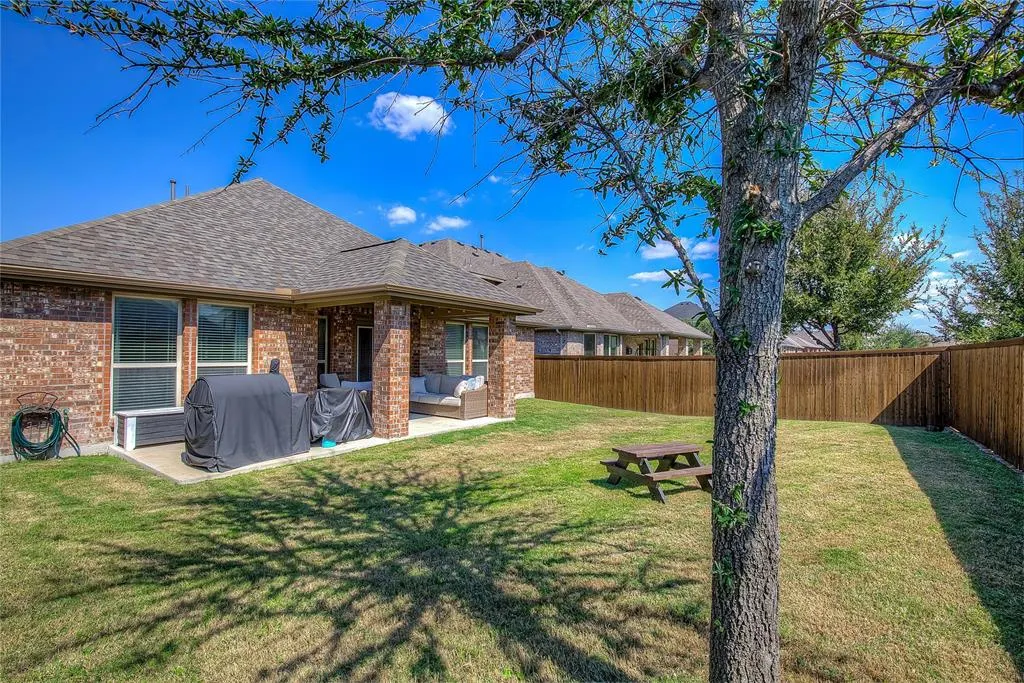 945 Bluebird Way