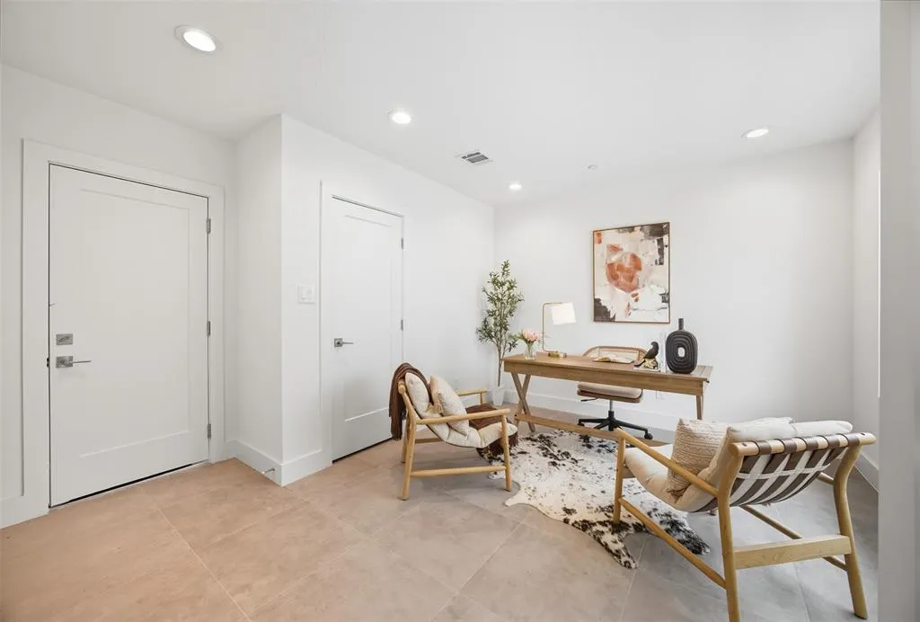 4517 Munger Avenue, #102