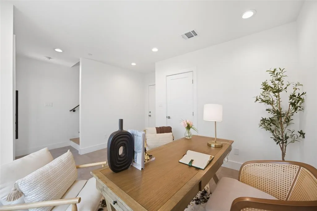 4517 Munger Avenue, #102