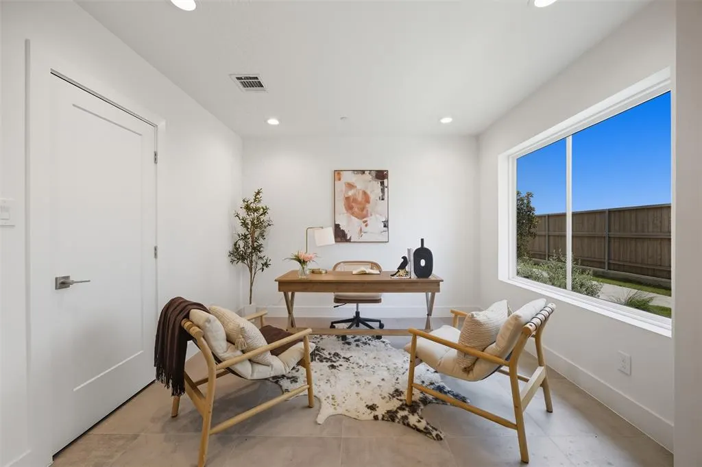4517 Munger Avenue, #102