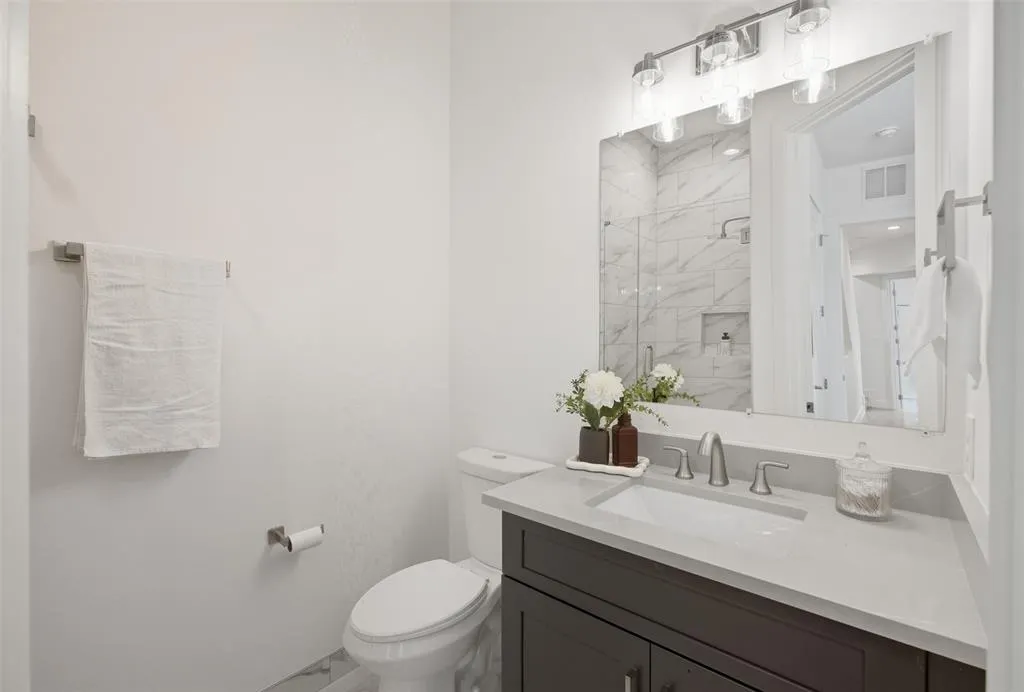 4517 Munger Avenue, #102