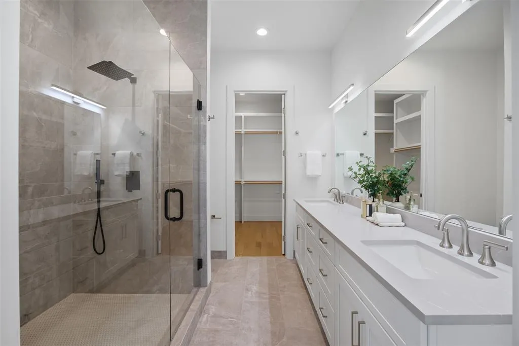 4517 Munger Avenue, #102