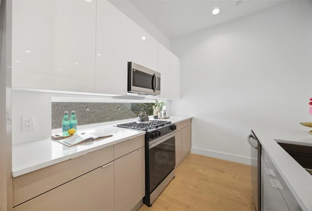 4517 Munger Avenue, #102