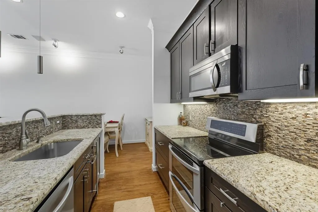 4125 Cole Avenue, #7