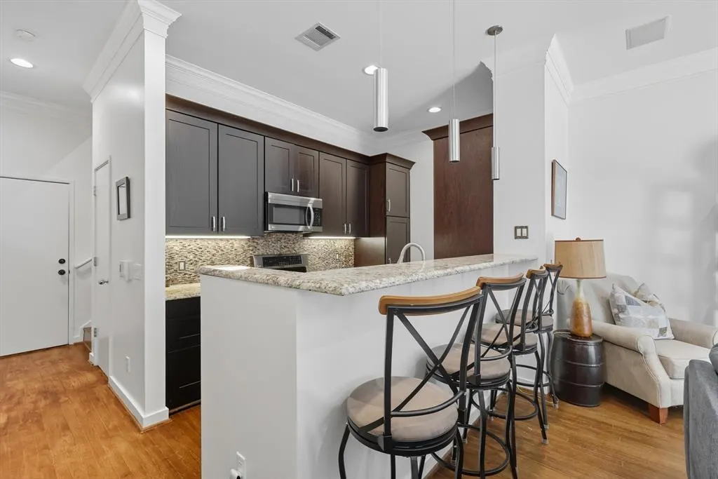 4125 Cole Avenue, #7