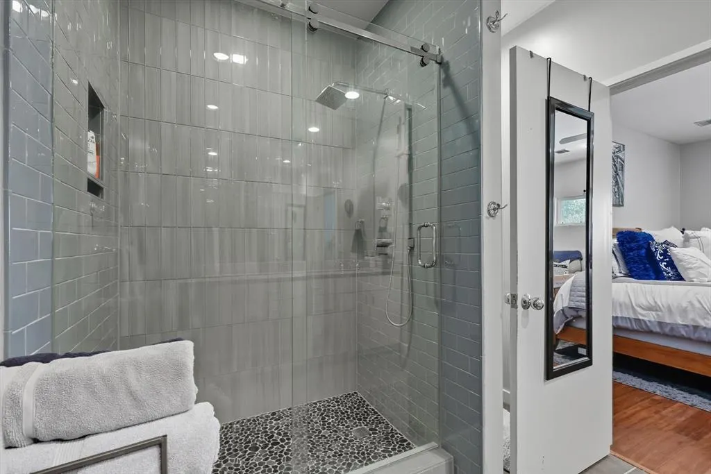 4125 Cole Avenue, #7