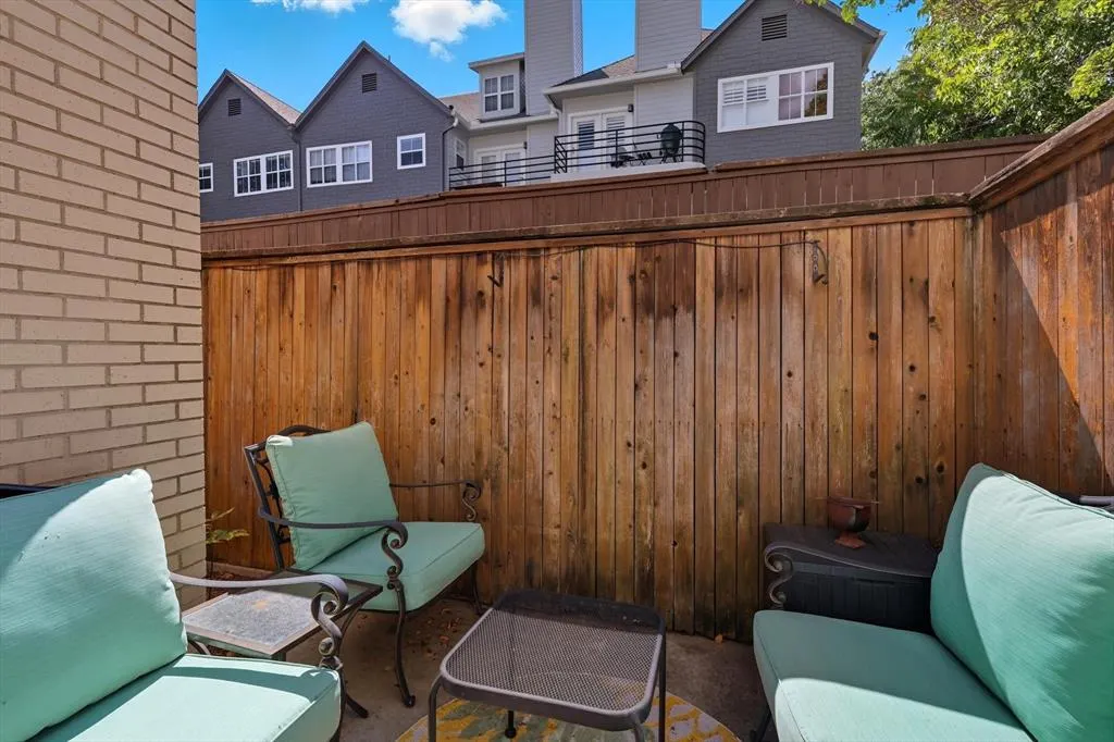 4125 Cole Avenue, #7