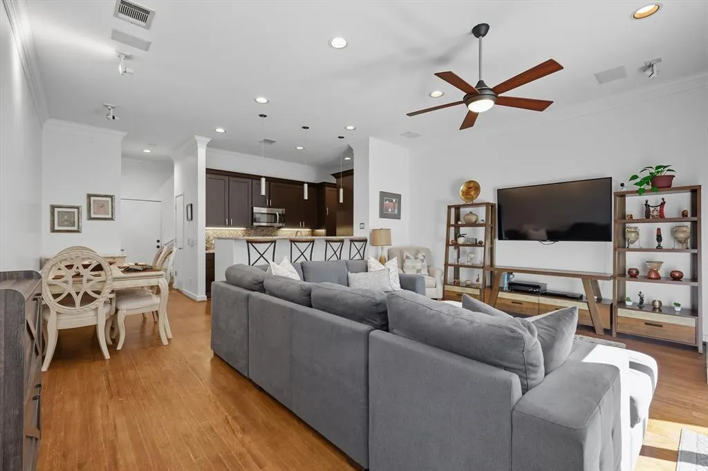 4125 Cole Avenue, #7