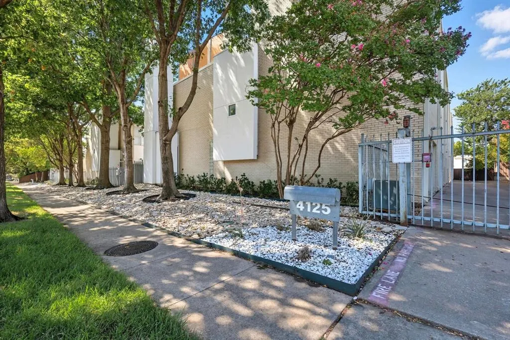 4125 Cole Avenue, #7