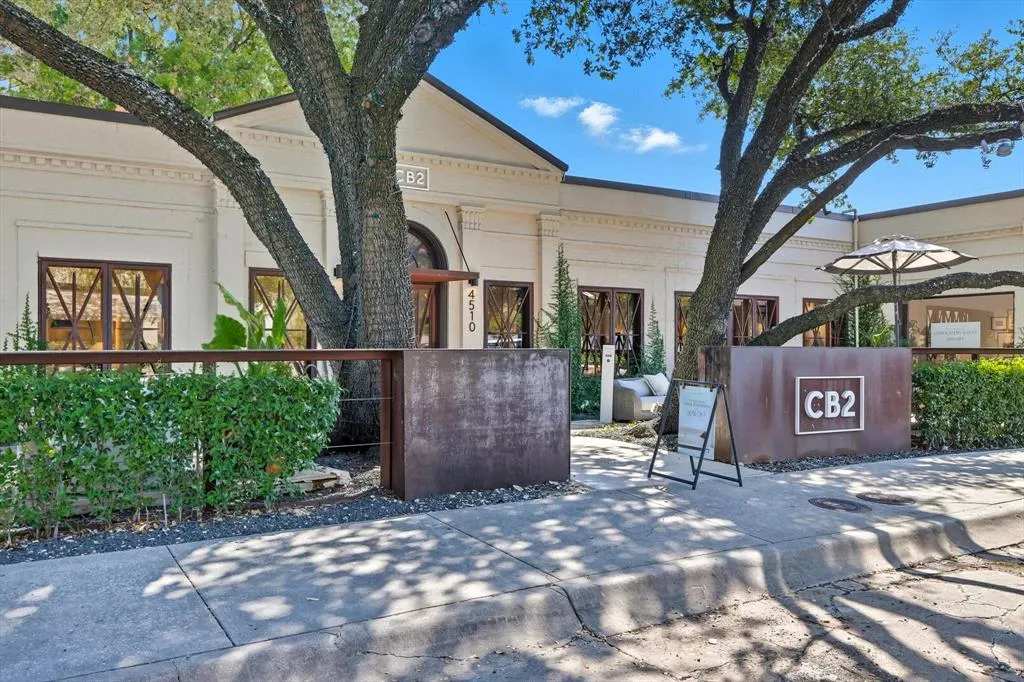 4125 Cole Avenue, #7
