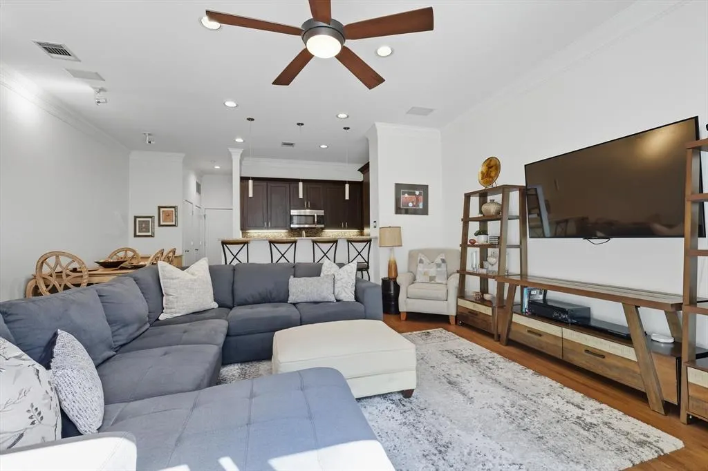 4125 Cole Avenue, #7
