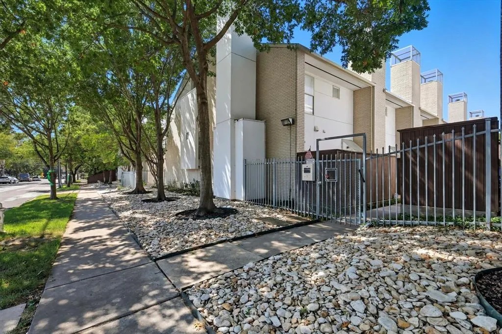 4125 Cole Avenue, #7