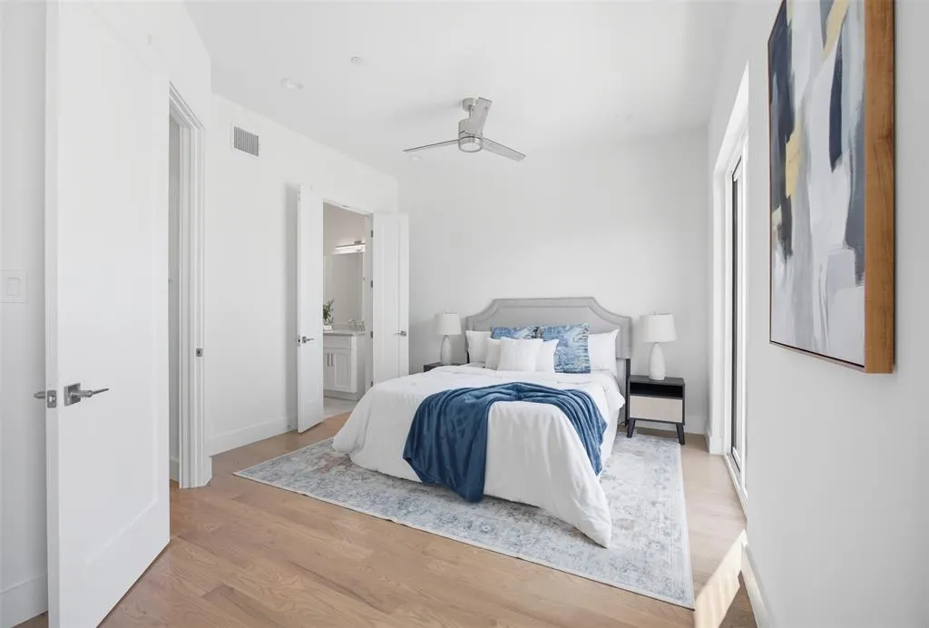 4517 Munger Avenue, #103