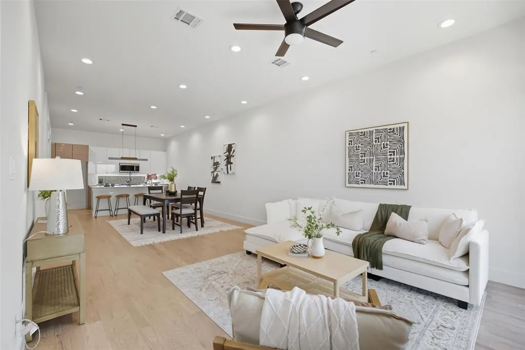 4517 Munger Avenue, #103