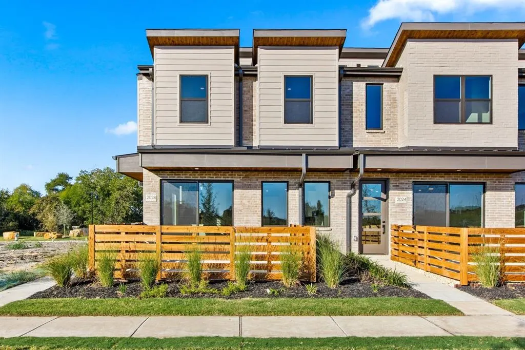 2028 NE Aldrich Mews