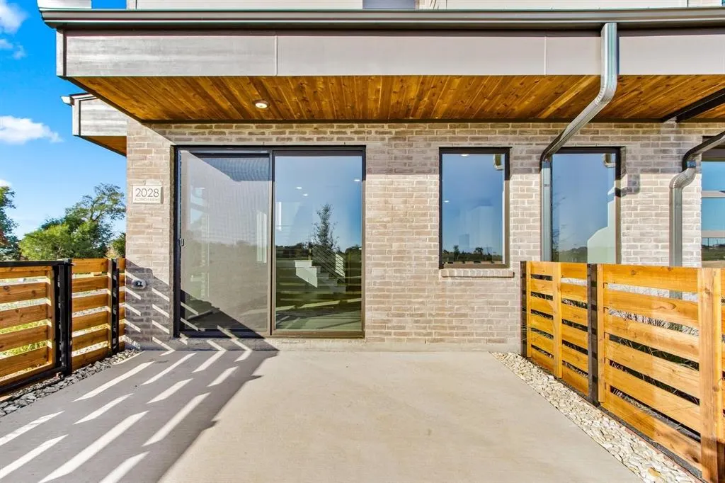 2028 NE Aldrich Mews