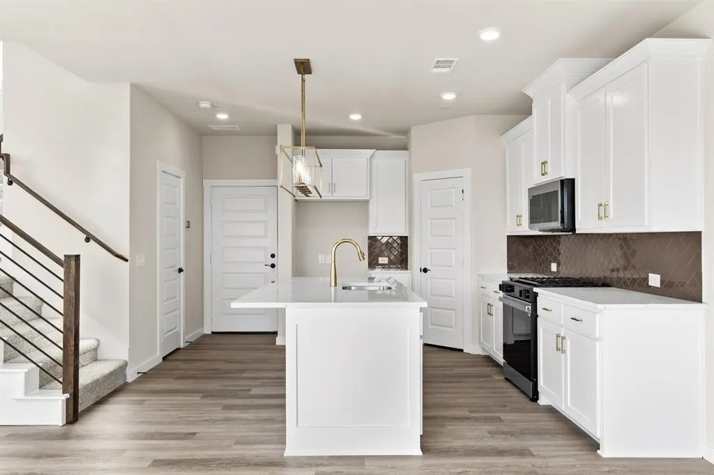 2028 NE Aldrich Mews